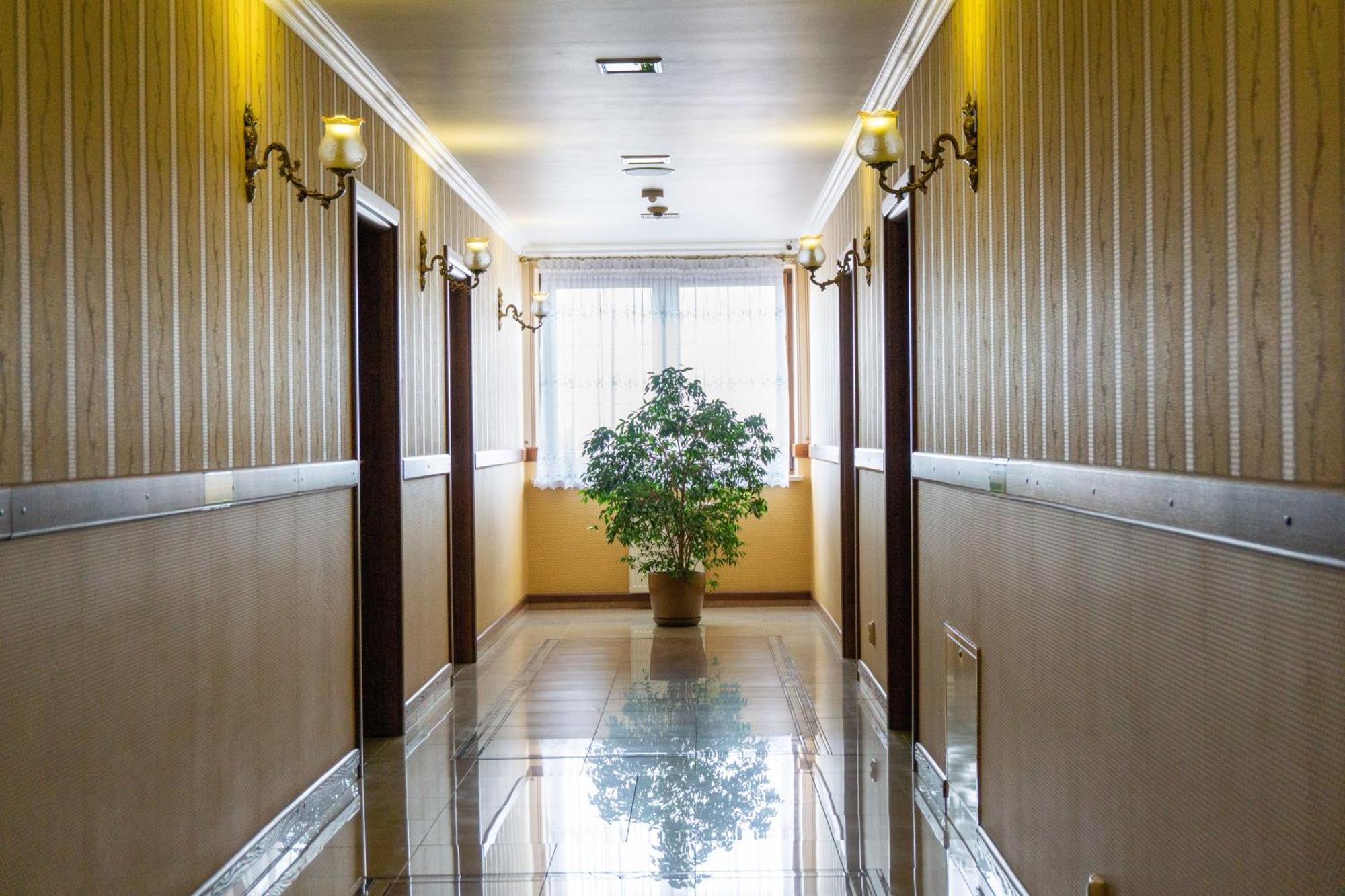 Hotel Hesperus Miedzyrzec Podlaski Exterior photo