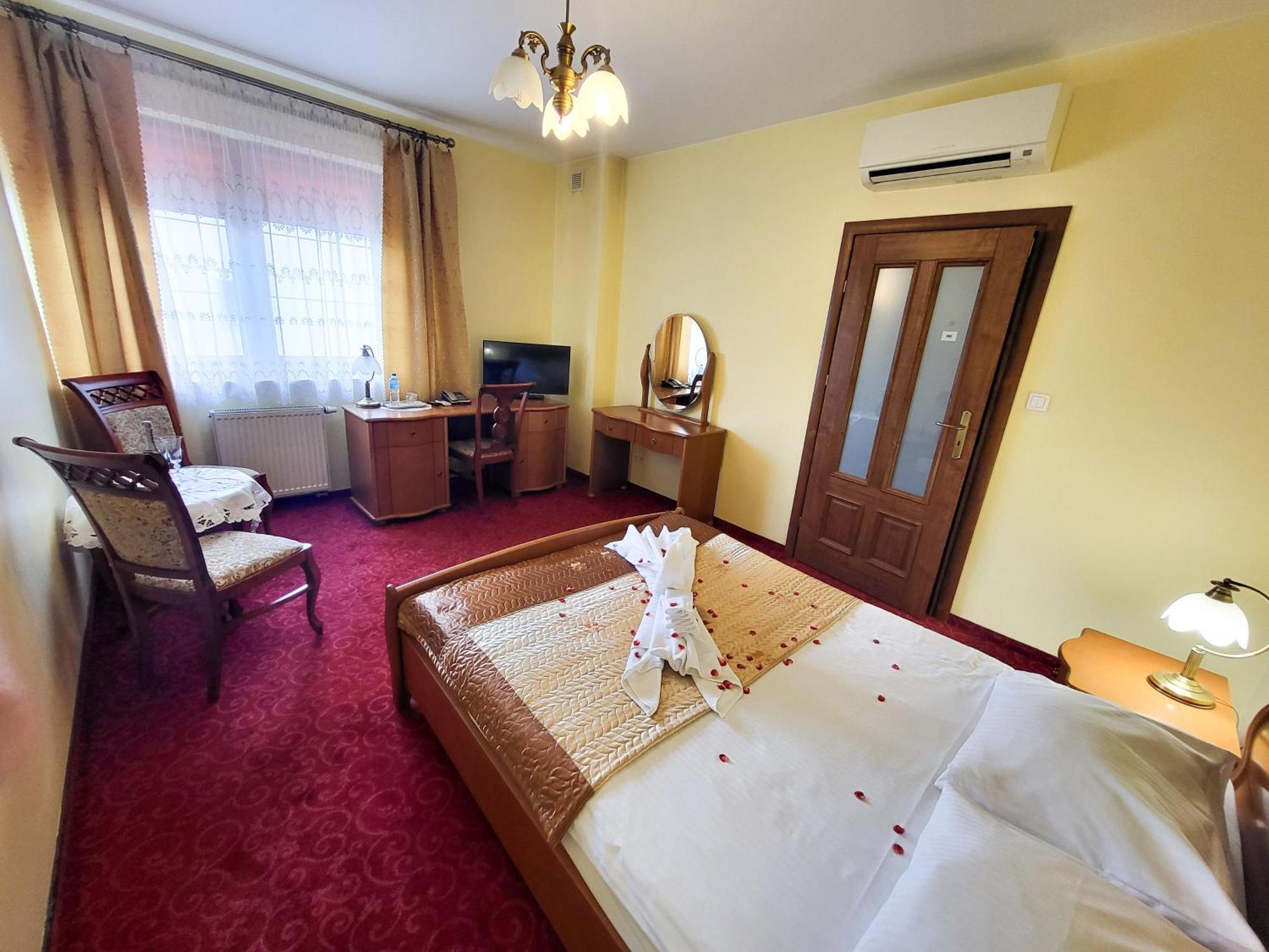 Hotel Hesperus Miedzyrzec Podlaski Exterior photo